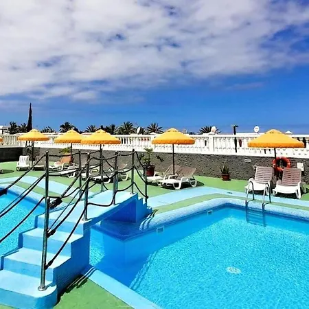 Sea Views - Pool - Location - Free Parking Apartment