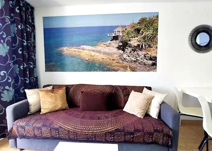 Sea Views - Pool - Location - Free Parking Apartment